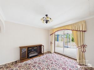Sitting Room/Bedroom- click for photo gallery